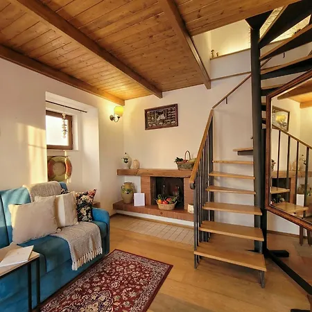 Timeless Historic Apartament Bari